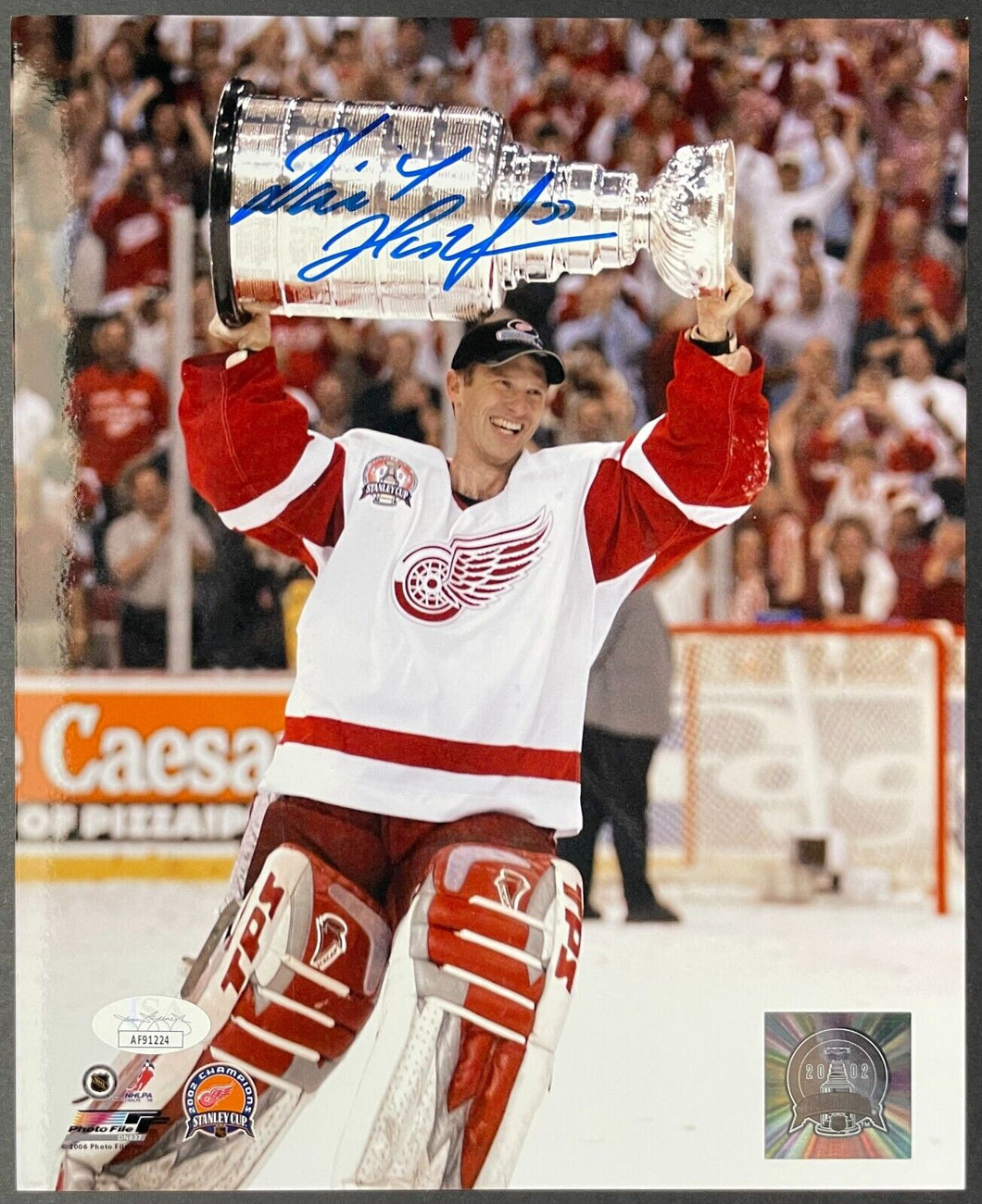 Dominek Hasek Autographed Signed 8x10 Photo Detroit Red Wings NHL Hockey HOF