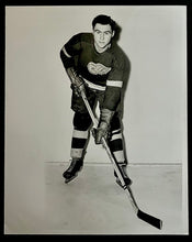 Load image into Gallery viewer, Red Kelly Vintage 1950s Professional Photo Detroit Red Wings NHL
