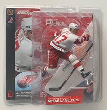 Load image into Gallery viewer, Factory Sealed Mint Condition! McFarlane Sports Picks Brett Hull NHL Hockey
