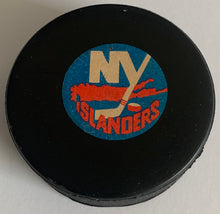 Load image into Gallery viewer, New York Islanders NHL Game Puck Used 1979-1983 Viceroy Rubber Crested + Plastic Version
